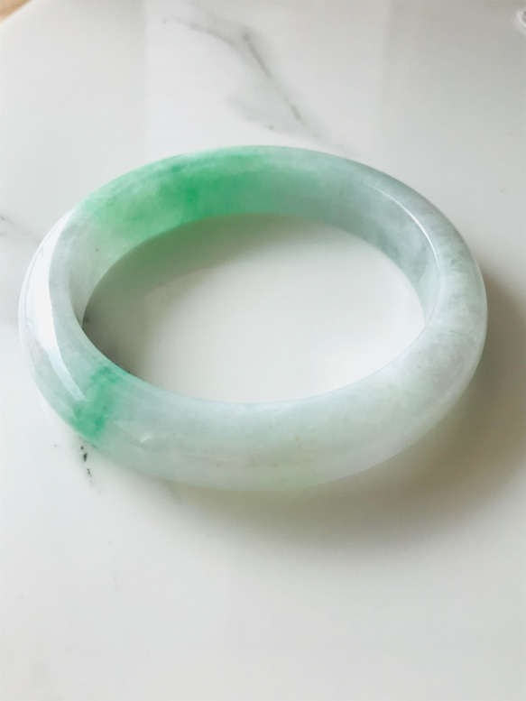 翡翠ヒスイ　ホワイトグリーンバングル 翡翠ヒスイ ホワイトグリーンバングル