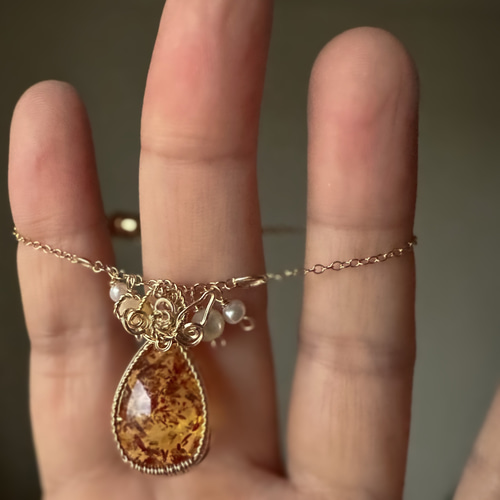 バルティックアンバーの14kgfワイヤーブレスレット ブレスレット