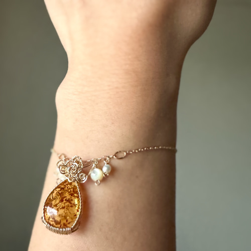 バルティックアンバーの14kgfワイヤーブレスレット ブレスレット