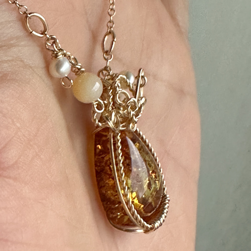 バルティックアンバーの14kgfワイヤーブレスレット ブレスレット