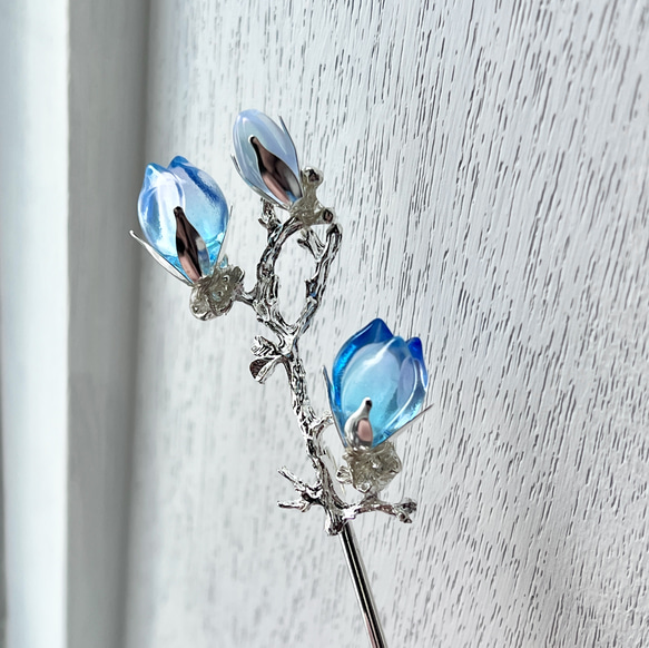 硝子木蓮の髪飾り（露草色） 2枚目の画像