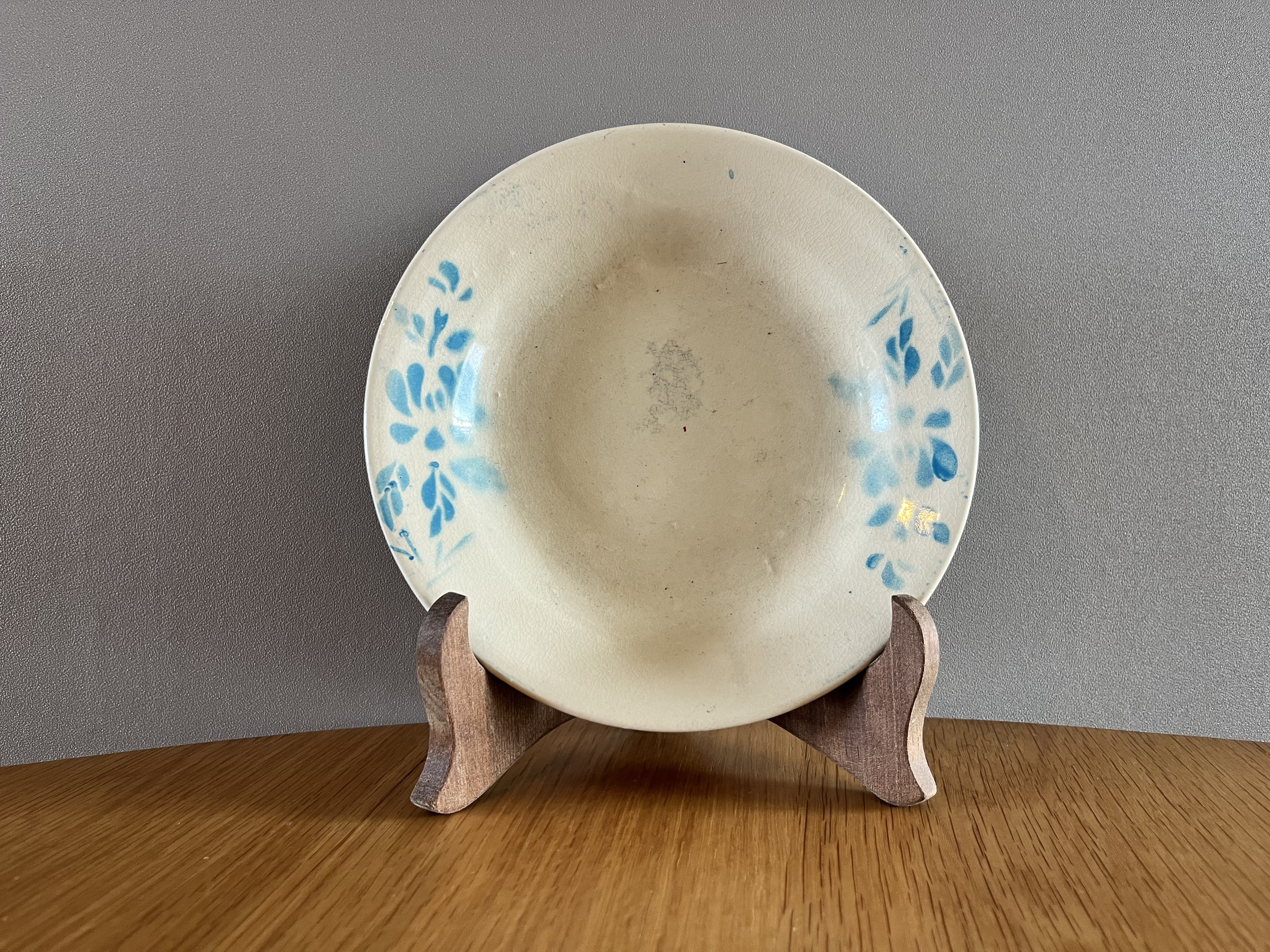 ベトナムの古い花柄の丸皿　ヴィンテージソンべ焼き　アンティーク