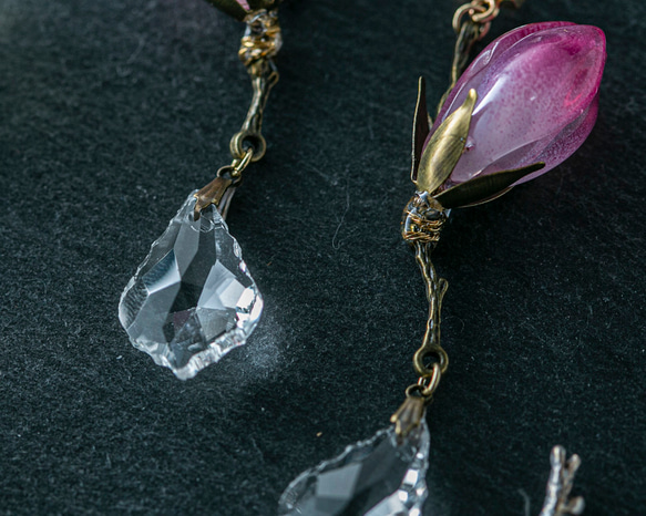 硝子木蓮の一輪耳飾り（白オパール・赤紫、その他） 9枚目の画像