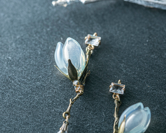 硝子木蓮の一輪耳飾り（白オパール・赤紫、その他） 6枚目の画像