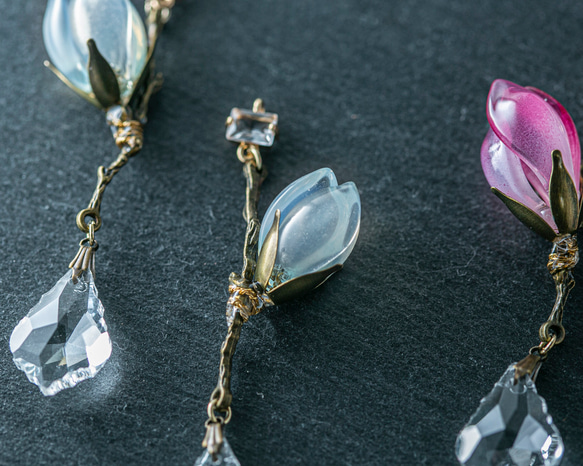 硝子木蓮の一輪耳飾り（白オパール・赤紫、その他） 5枚目の画像