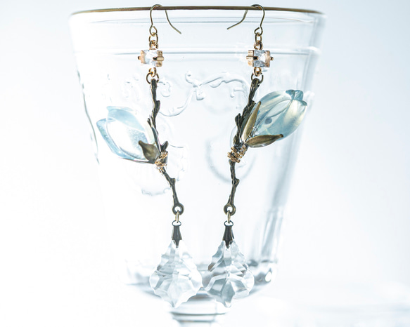 硝子木蓮の一輪耳飾り（白オパール・赤紫、その他） 2枚目の画像