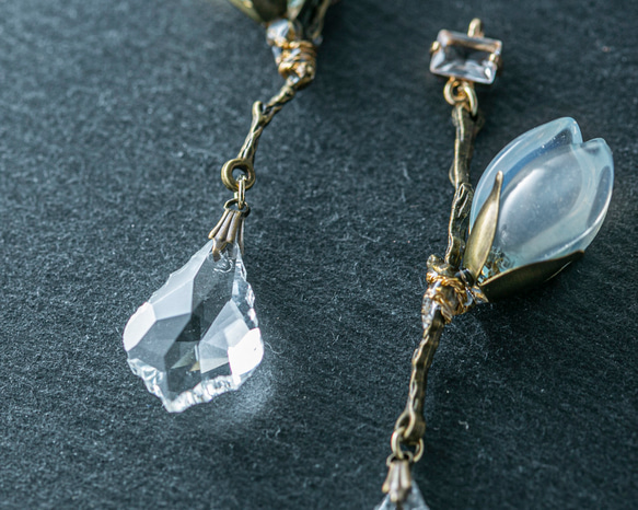 硝子木蓮の一輪耳飾り（白オパール・赤紫、その他） 7枚目の画像