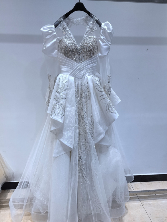 おしゃれ上級者に人気 ウエディングドレス キラキラしたスパンコール