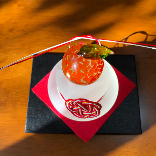 超早割お正月2026】 ガラスの鏡餅 みかんセパレート 水引き付き 鏡餅