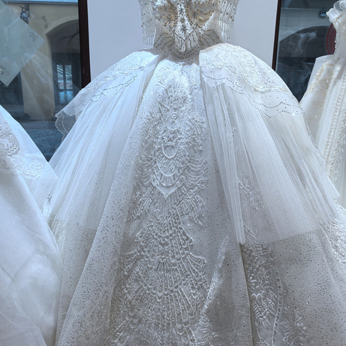 高級感 結婚式プリンセスライン ウエディングドレス キラキラ ビジュー