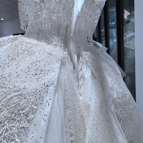 高級感 結婚式プリンセスライン ウエディングドレス キラキラ