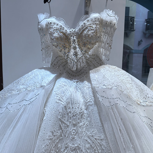 デザイン ウェディングドレス プリンセス お花ビジュー 3color デザイン ウェディングドレス プリンセス お花ビジュー 3color