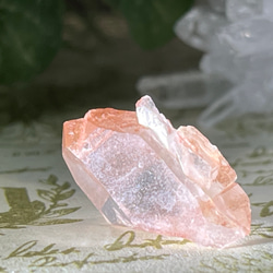 ピンクレムリアンシードクリスタル　ディアマンティーナ産　台座とベビードラゴン付き e44a8e84556374fb11be89e47ae5cb