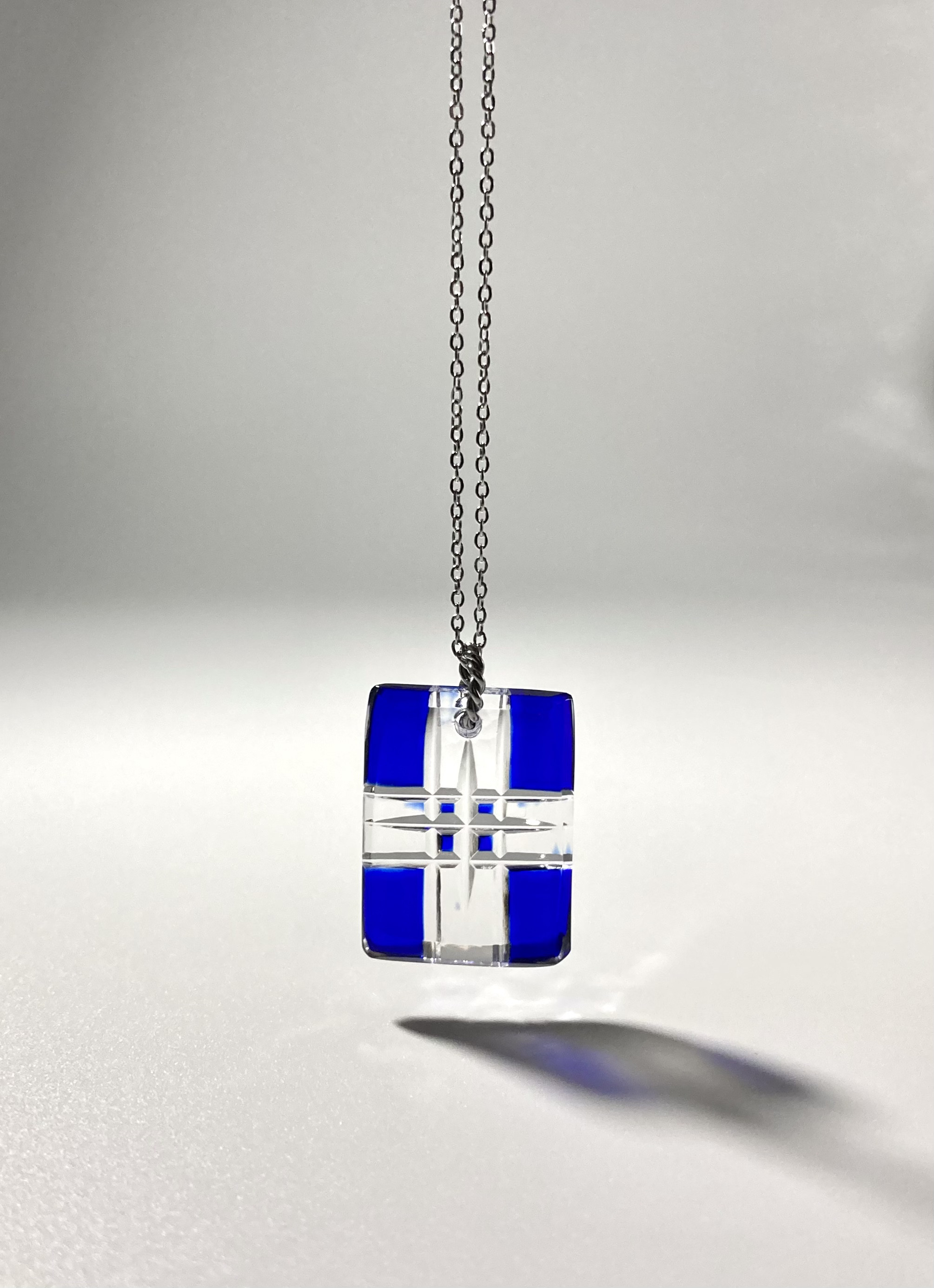 切子 の クリスタル ネックレス