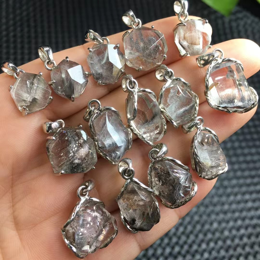 ブルッカイトインクォーツペンダントトップ