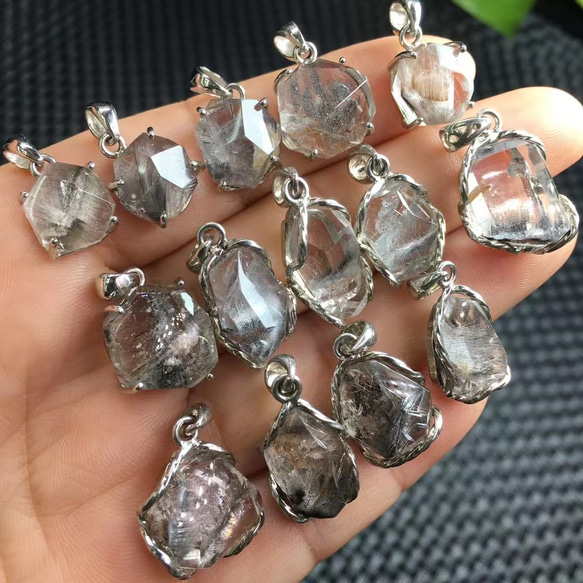 ブルッカイトインクォーツペンダントトップ ペンダントトップ Fun Fun  