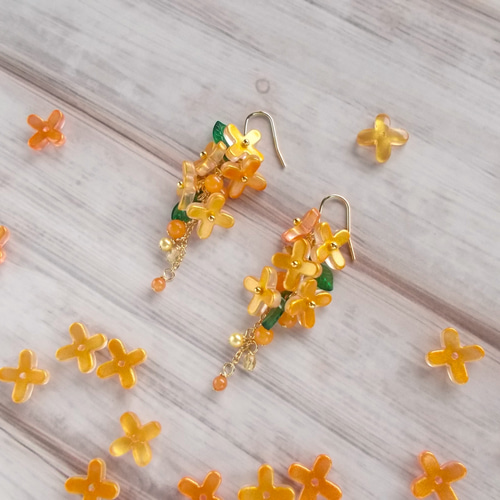 金木犀（キンモクセイ）のピアス・イヤリング シルキーオレンジ ピアス