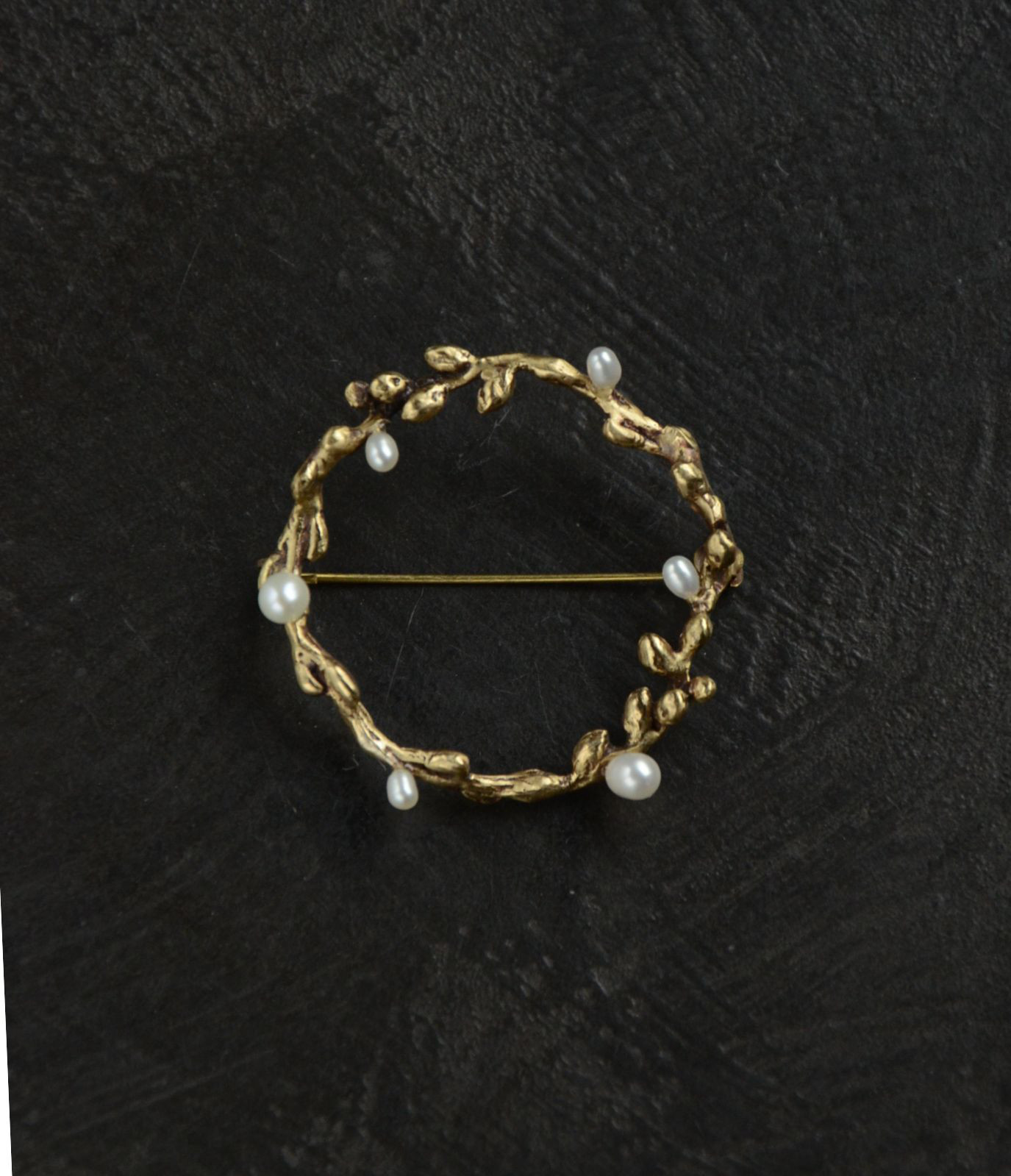Wreath / brooch L - Pearl