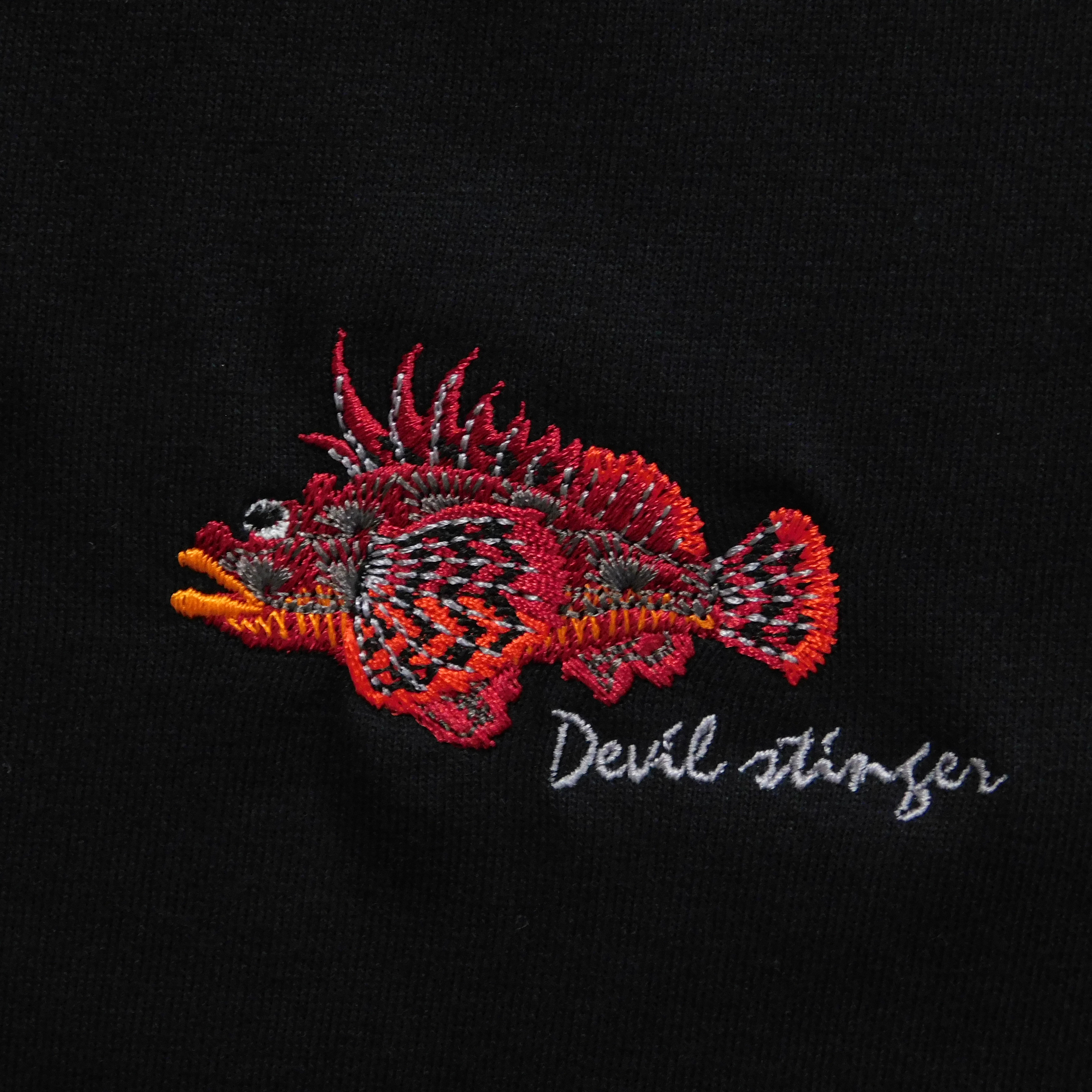 オニオコゼ（赤）の刺繍入りオリジナルスウェット　10.0オンス　男女兼用