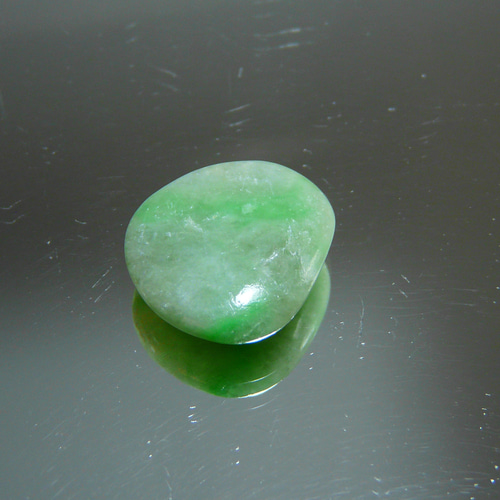 K647【ビルマ カチン産】 天然本ひすい 翡翠 ヒスイ原石（タンブル