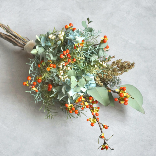 ツルウメモドキとアジサイのスワッグ 長さ37cm ドライフラワー 秋の