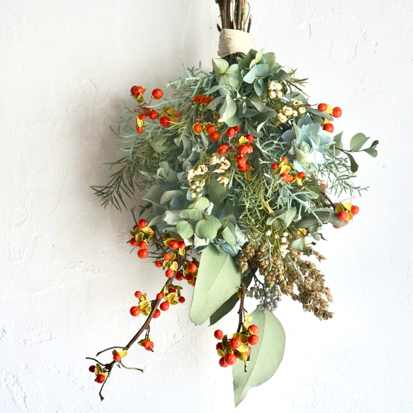 ツルウメモドキとアジサイのスワッグ 長さ37cm ドライフラワー 秋の