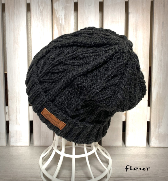 北欧柄ニット帽子（ブラック）本革タグ付き ニット帽・ビーニー fleur
