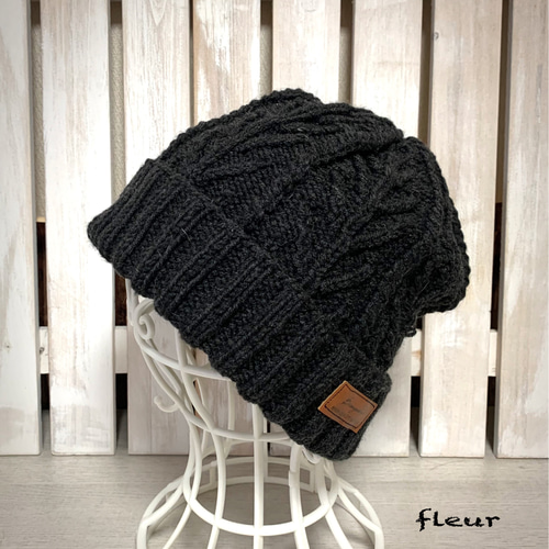 北欧柄ニット帽子（ブラック）本革タグ付き ニット帽・ビーニー fleur