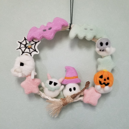 ハロウィンリース ～ やさしいパステルカラー お化けたちの