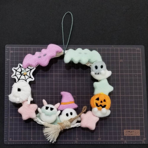 【さくら桃様】ハロウィン飾り 羊毛フェルト ハンドメイド さくら桃様】ハロウィン飾り 羊毛フェルト ハンドメイド