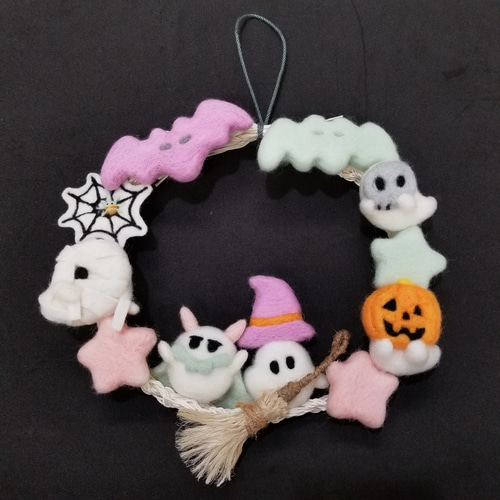 ハロウィンリース ～ やさしいパステルカラー お化けたちの