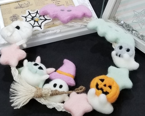 ハロウィンリース ～ やさしいパステルカラー お化けたちの