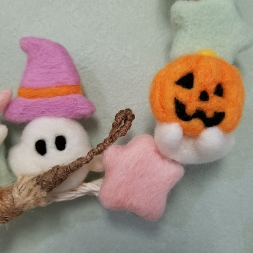 ハロウィンリース ～ やさしいパステルカラー お化けたちの