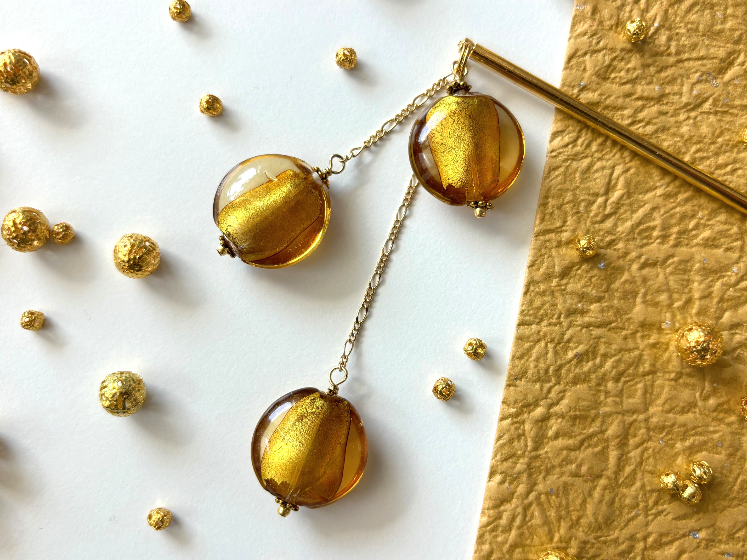 かんざし　銀箔調シルバーホイールと黄色のとんぼ玉３連　一本簪　一本挿し　ゴールド  秋　イエロー　涼しげ　紅葉