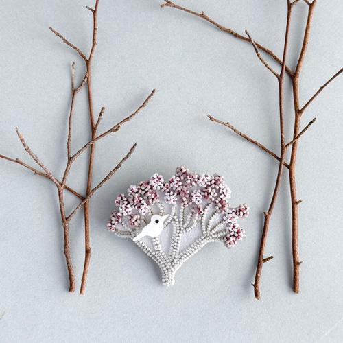 樹木と鳥ブローチ no.1 オートクチュールビーズ刺繍 ブローチ So