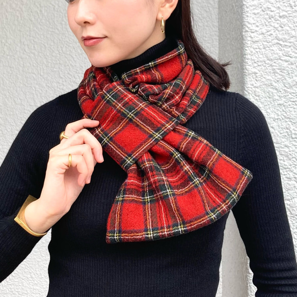 レッド・ピュアウール先染めタータンチェックのコンパクトマフラー