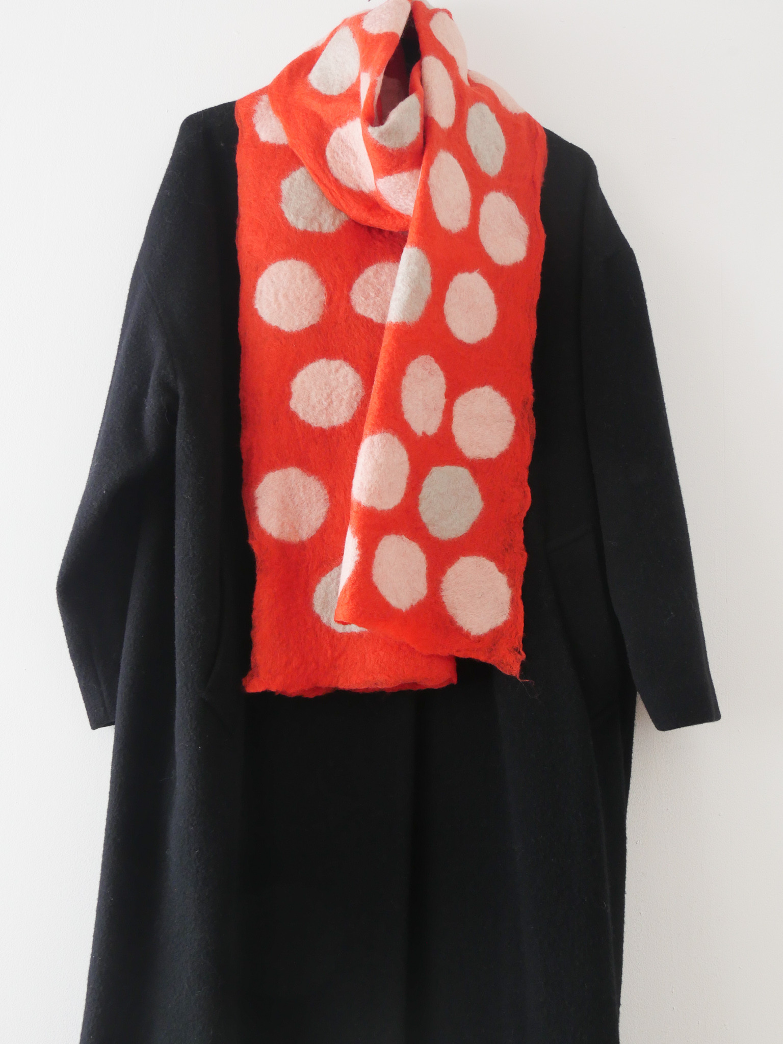 羊毛フェルト ＊ マフラー ＊ メリノウール　水玉