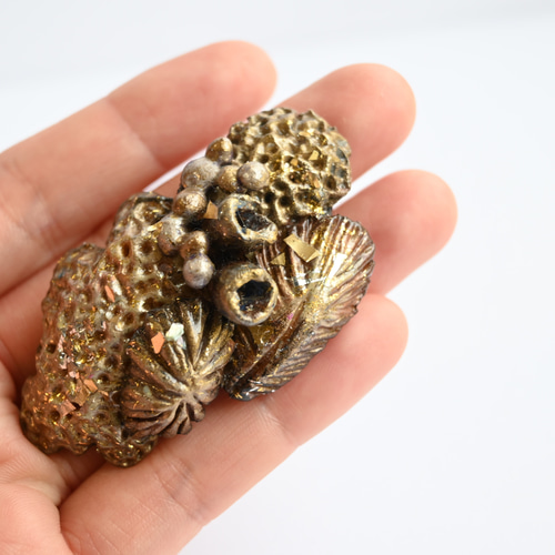 一点物】「金の雫」粘土ブローチ/kk コサージュ アンティーク風