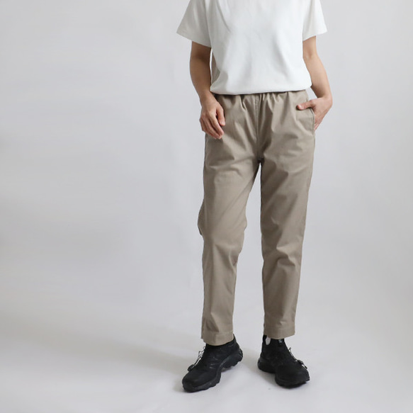 ⁂ラスト１　最終ＳＡＬＥ　９０ｃｍストレッチ伸縮コットンチノ生地すっきり脚長パンツ　チノパン巻き縫いベージュU67B 1枚目の画像