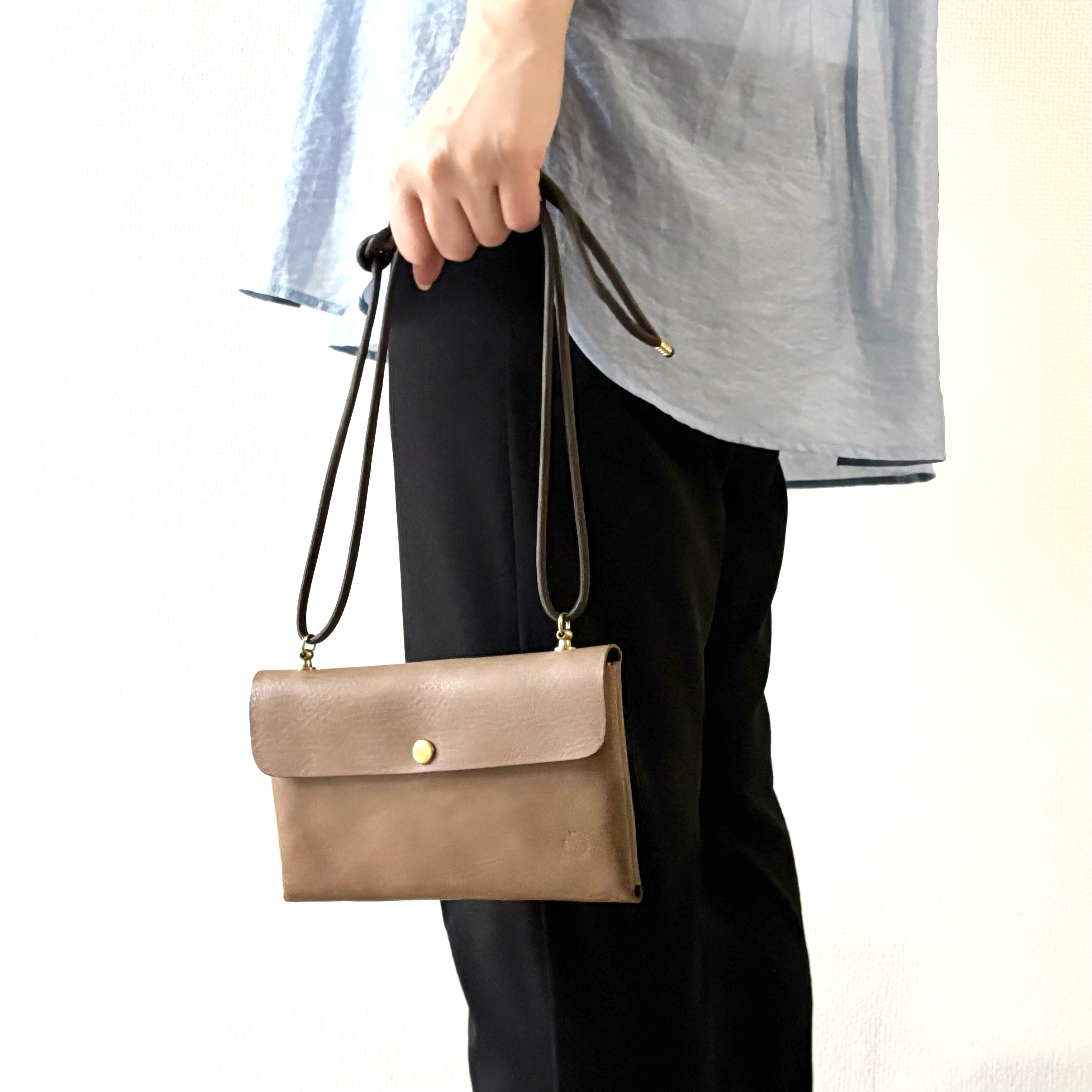 イタリアンレザーミニバッグ/スマホショルダー　トープ（在庫品）