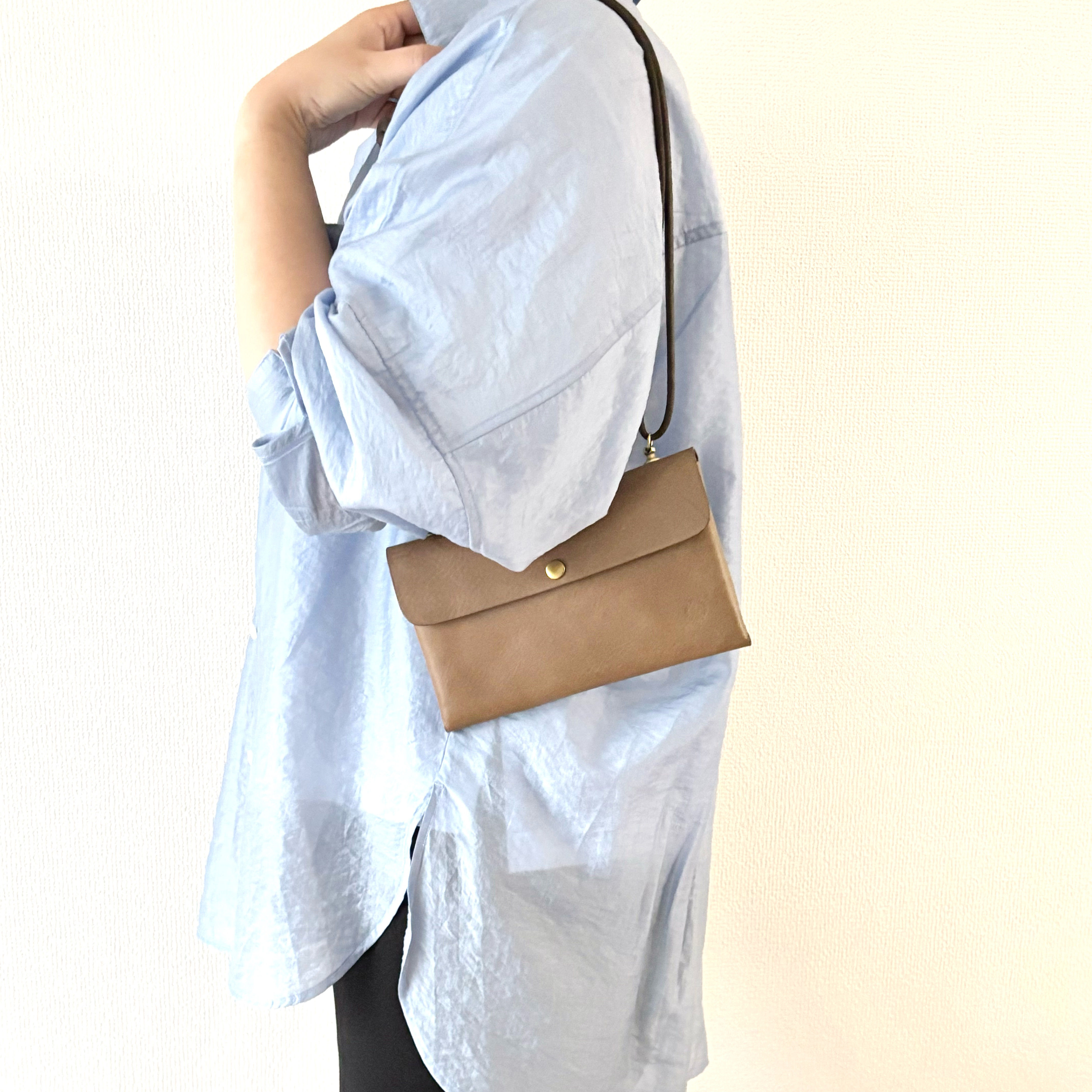 イタリアンレザーミニバッグ/スマホショルダー　トープ（在庫品）