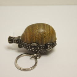 フグ　パロサント（木材）ピューター（金属）キーホルダー、ペンダント、バッグチャーム、置物 9枚目の画像