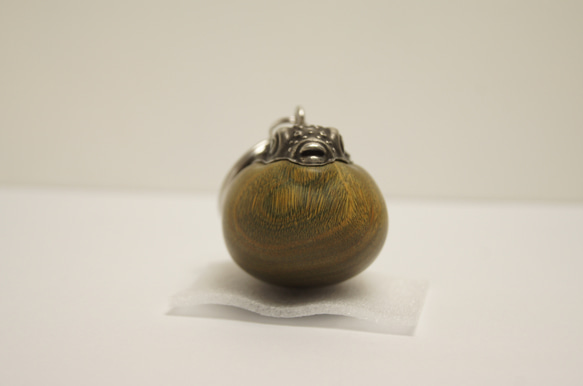 フグ　パロサント（木材）ピューター（金属）キーホルダー、ペンダント、バッグチャーム、置物 10枚目の画像