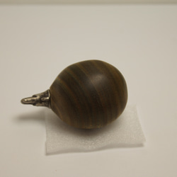 フグ　パロサント（木材）ピューター（金属）キーホルダー、ペンダント、バッグチャーム、置物 7枚目の画像