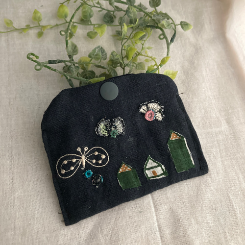 ハンドメイド☆ミナペルホネンリネン紺蝶々hütte skyful刺繍 ハンドメイド☆ミナペルホネンリネン紺蝶々hütte skyful刺繍