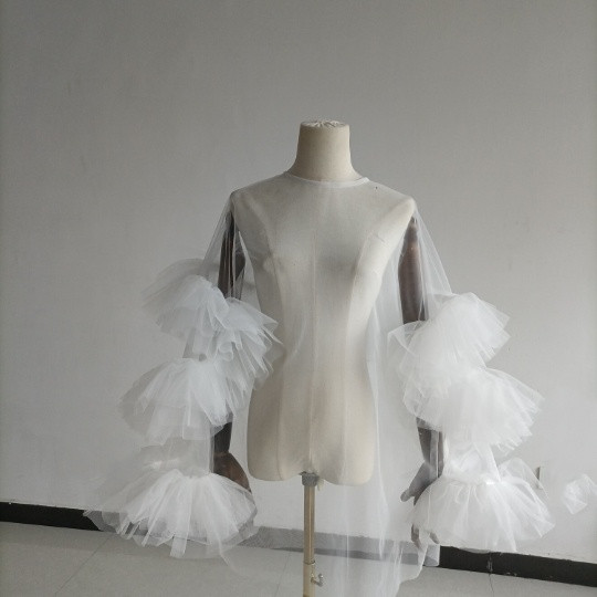 送料無料！ 抜群のおしゃれ見えカーディガン(ボレロ) オフホワイトソフトチュール ラッフルフリル 長袖　演奏会/音楽会
