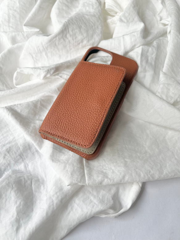 #3K  名入れ可｜バイカラー本革iPhoneケース（背面収納　）Brown+Greige 2枚目の画像