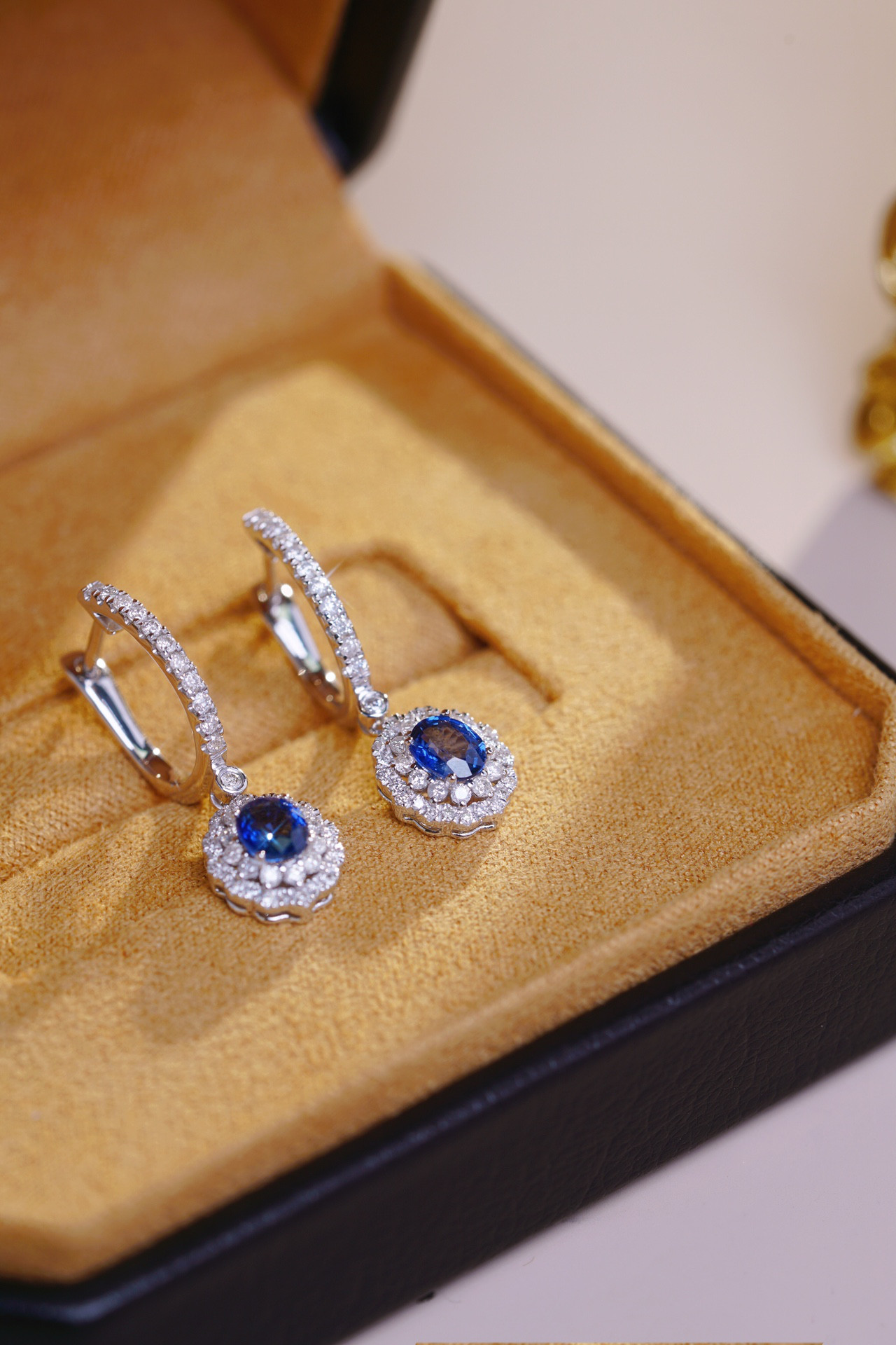 天然ダイヤモンド付きサファイアピアスk18