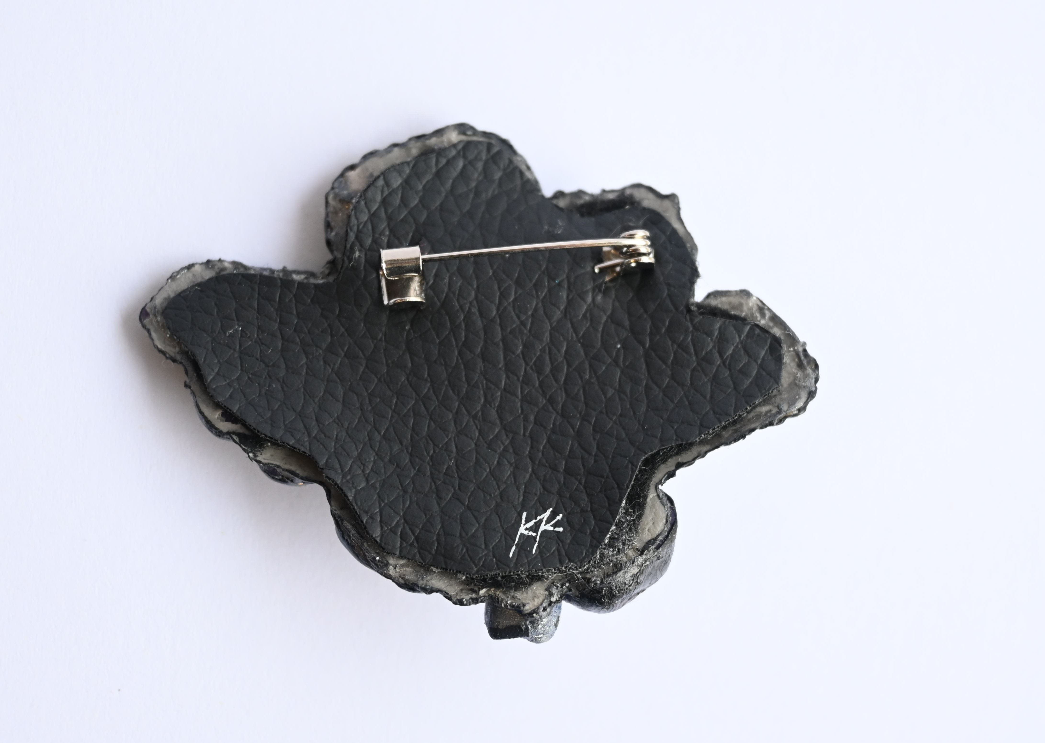 【一点物】「夜の河」粘土ブローチ /kk　コサージュ　アンティーク風　セレモニー　式　大人 貝　黒　シルバー