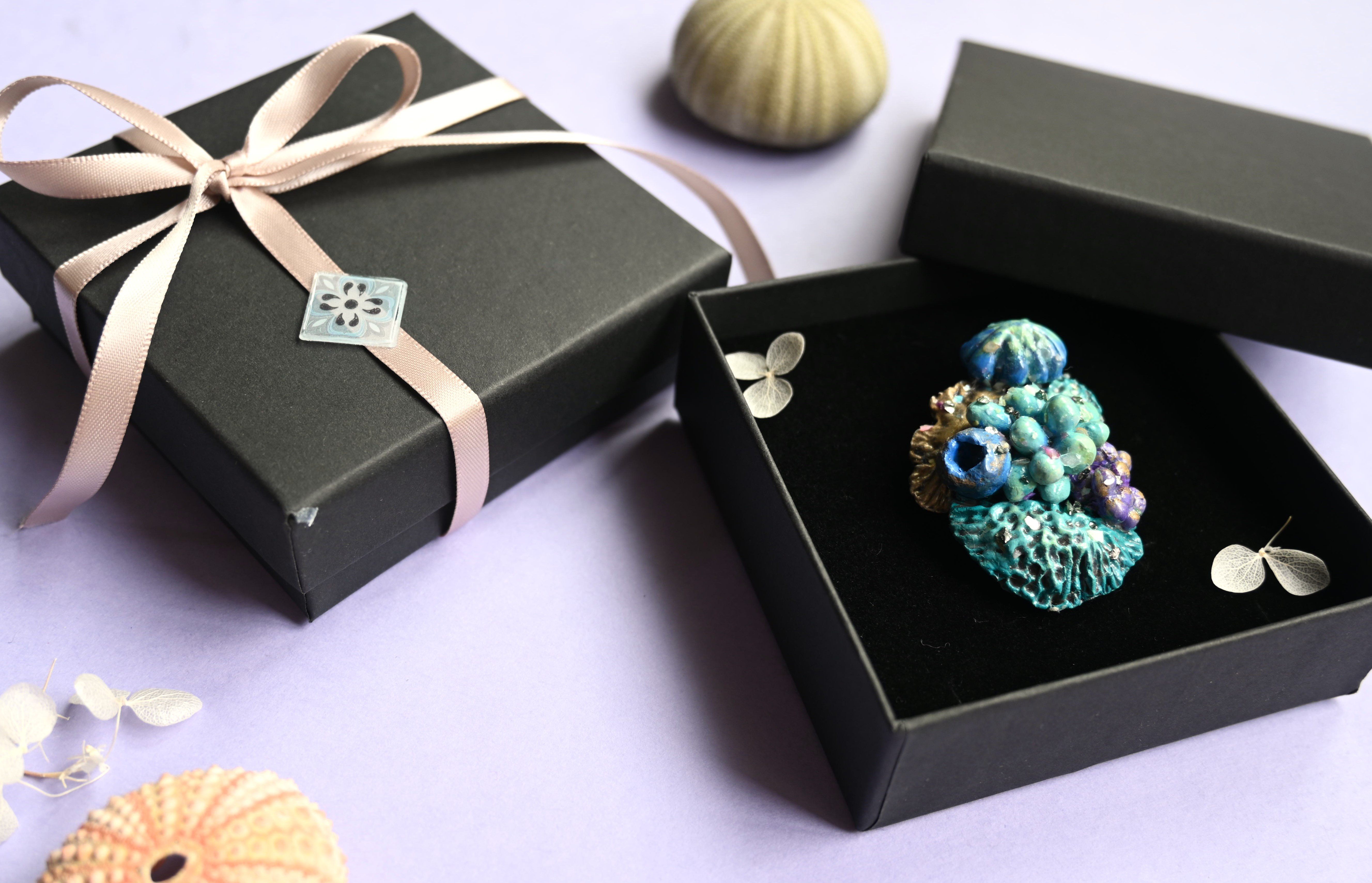 【一点物】「夜の河」粘土ブローチ /kk　コサージュ　アンティーク風　セレモニー　式　大人 貝　黒　シルバー